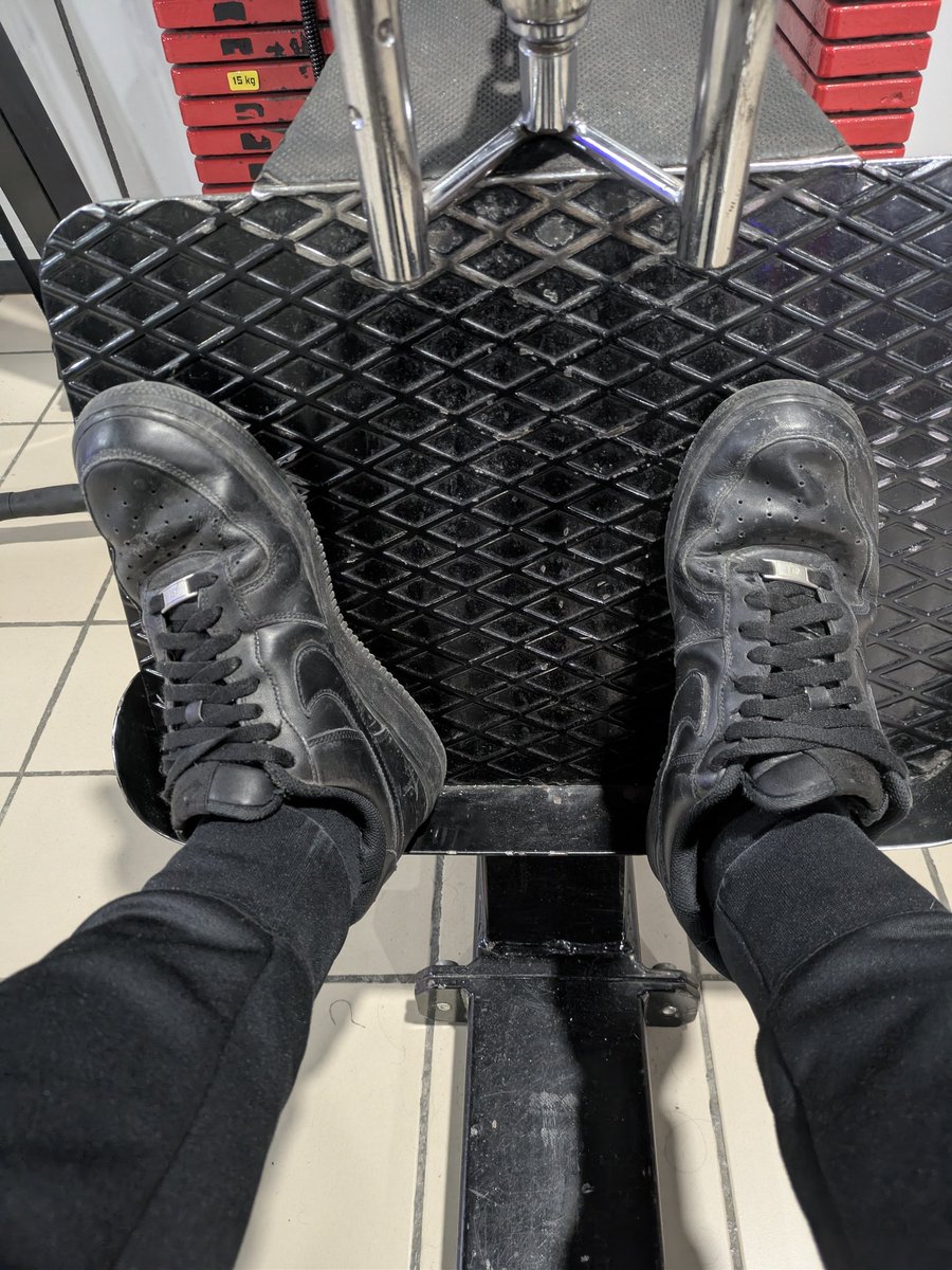 Llevo un tiempo con el móvil roto, pero ya he vuelto a ver dónde estan las perras que quieren ser sometidas