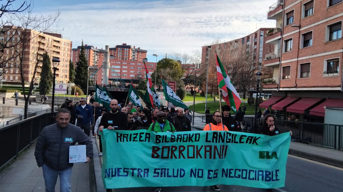 ELAEzkerKadagua's tweet photo. 5️⃣ Bostgarren greba eguna gaur #HaizeaBilbao-n ✊🏿
🪧🪧 Langileok #osalan-era eraman ditugu gaur gure aldarrikapenak.
Langileon ongizatea eta lan osasuna bermatu arte, borrokan jarraituko dugu!
Jo Ta Ke!!!! https://t.co/eUkhvEc5LW