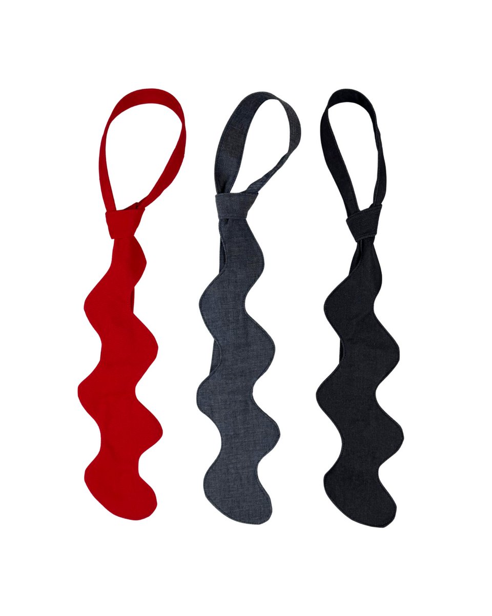 AraiaStudio's tweet photo. Yoi Yoi
The wavy denim tie that refuses to stay straight
เนคไททรงคลื่นที่เกิดมาเพื่อคนไม่ชอบเดินเส้นตรง

Color
Red / Blue Jeans / Dark Blue Jeans

Material  
Red: 100% Cotton Twill
Dark Blue Jeans: 100% Japanese Cotton Denim
Blue Jeans: 95% Japanese Cotton Denim 5% PU

#araia https://t.co/rfUZqBRCml
