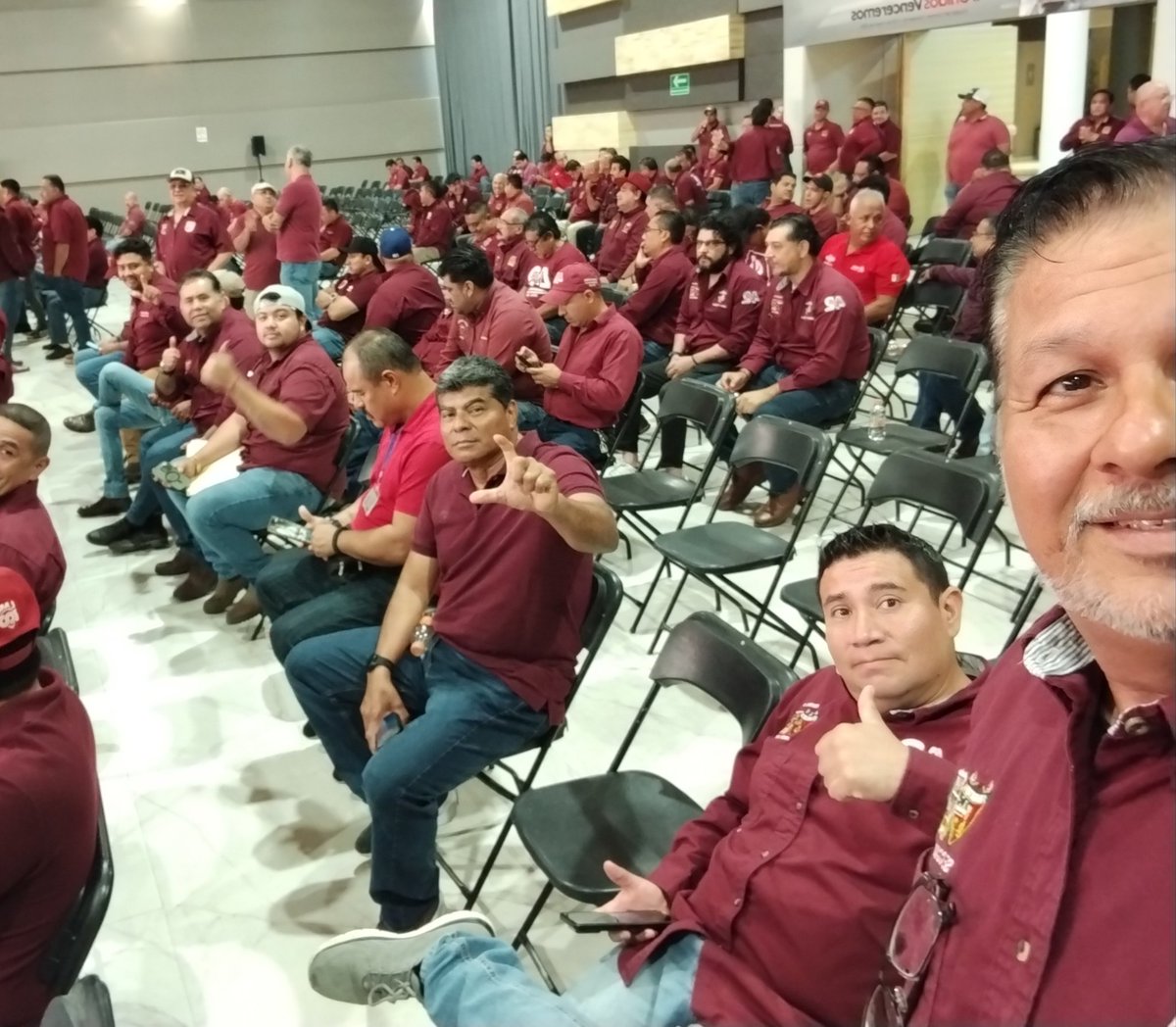GRUPO_XALAPA42's tweet photo. Nos venimos integrando a esta asamblea, cumpliendo cabalmente @GRUPO_XALAPA42 al llamado de nuestro líder @lgps03101, @MarcoAzuara1 #SecGralSec42, @Seccion42_STPRM 
#UNIDOSVENCEREMOS
La reciprocidad de acciones nos beneficia y nos posiciona, siendo ejemplo de disciplina y entrega.