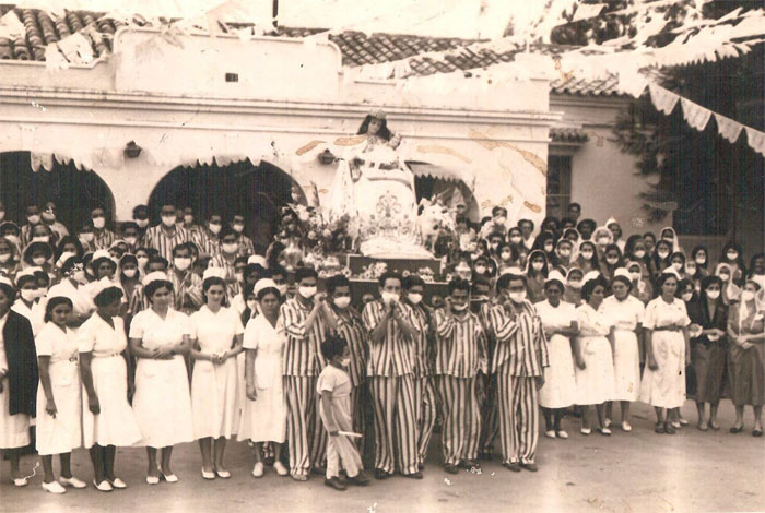 Nuestra Santa Madre la Divina Pastora, fotografía tomada en 1956 en el Hospital de la Liga Antituberculosa, actualmente Hospital Gómez López de Barquisimeto