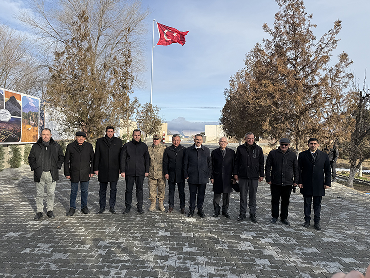ArMaghak's tweet photo. 🇦🇲🇹🇷Work is underway at the #Alican Border Gate in the #Karakoyunlu district of #Iğdır and at the #Margara Border Gate located in #Armenia’s #ArmavirProvince.
At the Alican Border Gate, buildings to be used for customs and other procedures are being constructed, while advertising and billboard campaigns have also been prepared to encourage visitors arriving in #Turkey from Armenia to explore Iğdır and the surrounding region.
During an inspection visit to the border gate, Iğdır Governor Ercan Turan received information from Karakoyunlu District Governor (Kaymakam) Fatih Erdoğan.
https://t.co/Lk4L7iaiwY
#Crossroads_of_Peace #TRIPP #SouthCaucasus #MiddleEast