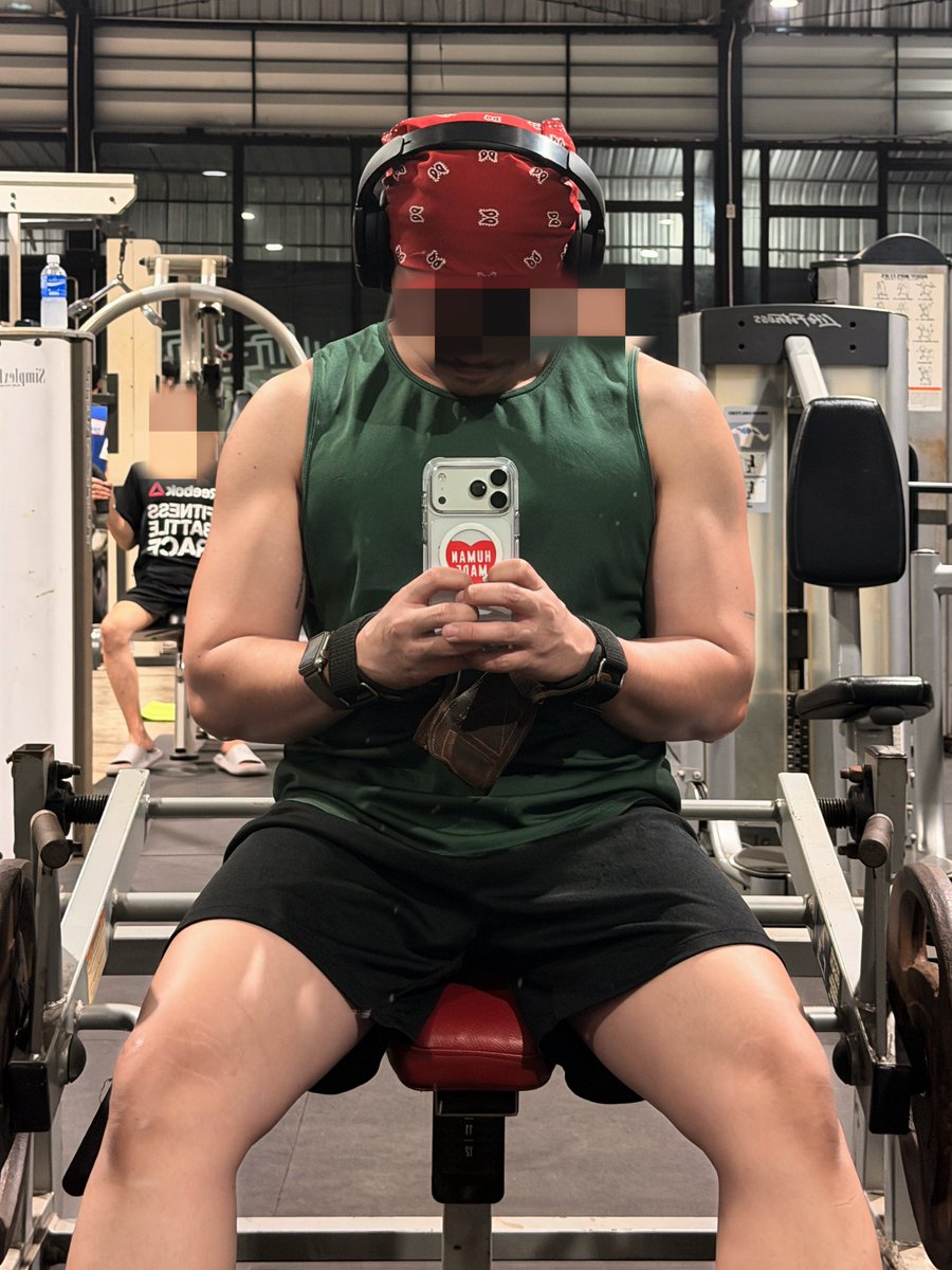 FxxParallel's tweet image. Hell inside. Paradise loading…
💪🏋️