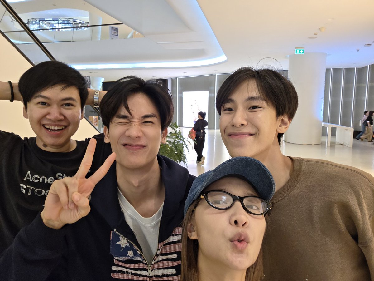 Tawan_V's tweet image. แฮปย้อนหลัง จฮ น้องสาว no.1 ในหมวดหมู่คนชอบกินมันหมูและทุกหมวด 🤘🏼💙 นาทีทองกลับมาเจอแน่ รักกกก