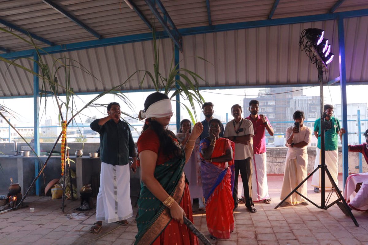 ishopinnokaiz's tweet image. 🌾✨ JB Group பொங்கல் விழா ✨🌾

பாரம்பரியத்தின் பெருமையும், ஒற்றுமையின் அழகும்,

வெற்றியின் நம்பிக்கையும் ஒன்றாக இணைந்த இனிய பொங்கல் கொண்டாட்டம்.

இனிய பொங்கல் நல்வாழ்த்துகள்! 🌞

@ISHOPInnokaiz @INNOKAIZ @FuehrerCapitalPulsecue

#JBGroup