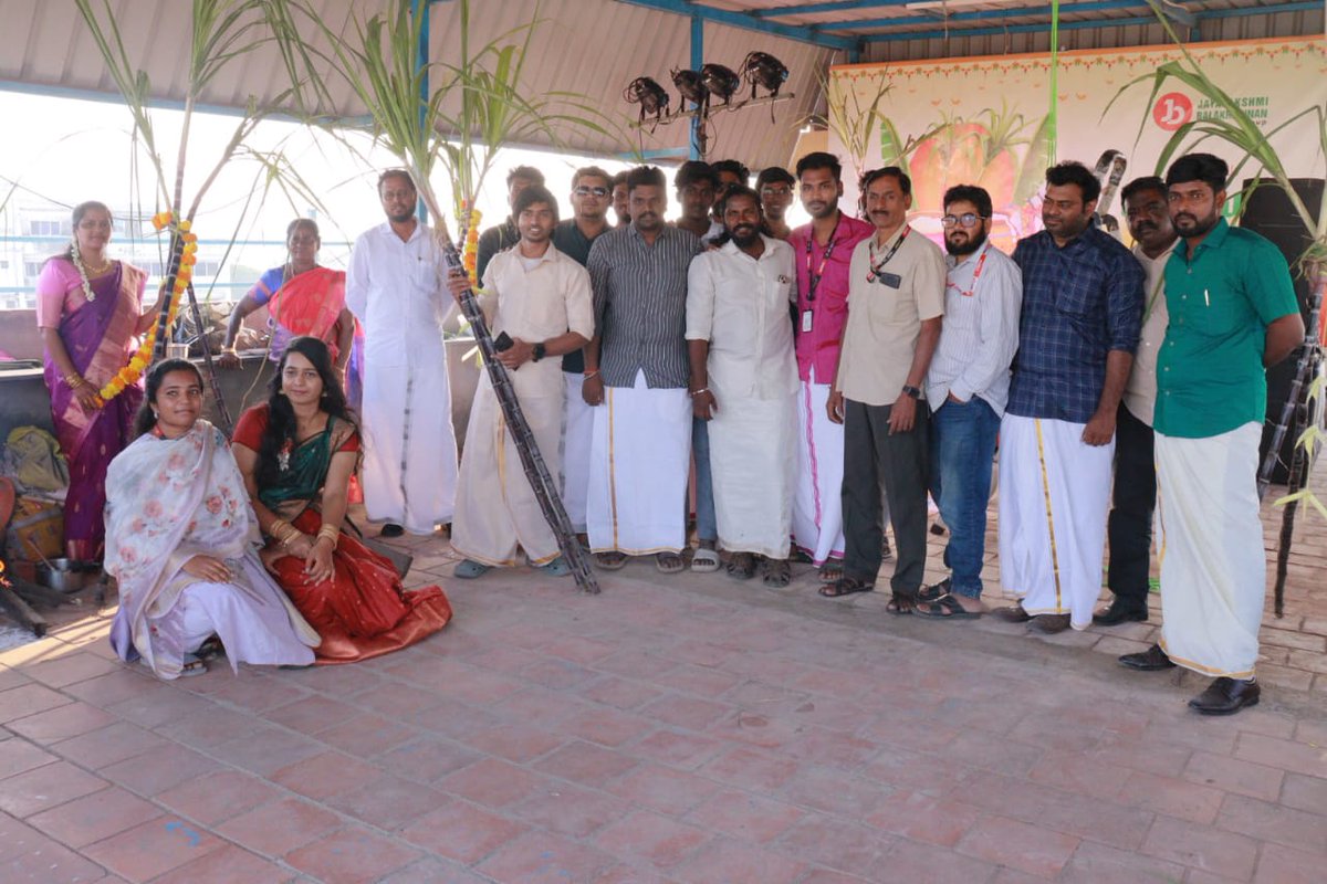 ishopinnokaiz's tweet image. 🌾✨ JB Group பொங்கல் விழா ✨🌾

பாரம்பரியத்தின் பெருமையும், ஒற்றுமையின் அழகும்,

வெற்றியின் நம்பிக்கையும் ஒன்றாக இணைந்த இனிய பொங்கல் கொண்டாட்டம்.

இனிய பொங்கல் நல்வாழ்த்துகள்! 🌞

@ISHOPInnokaiz @INNOKAIZ @FuehrerCapitalPulsecue

#JBGroup