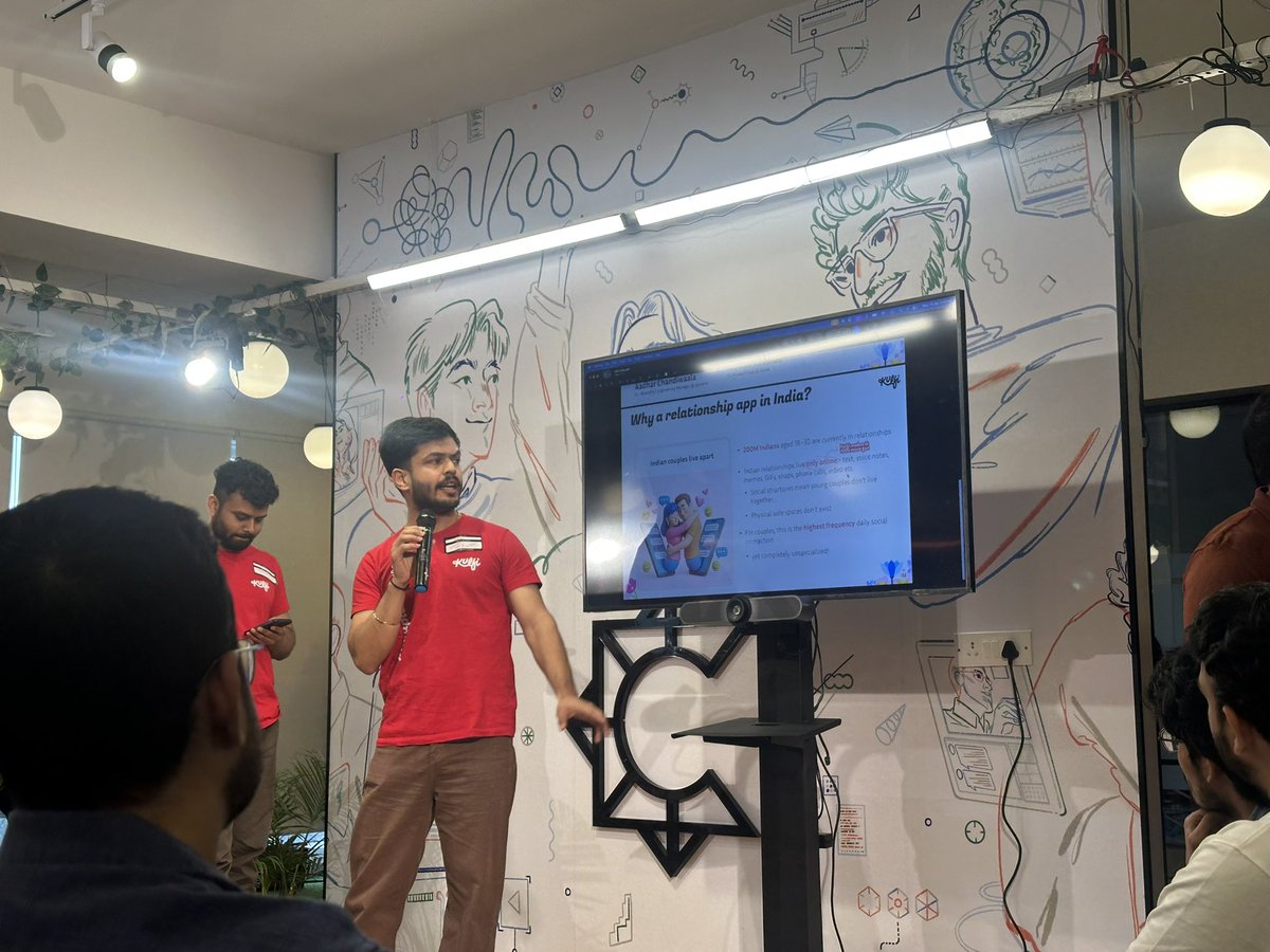 banger consumer product demos at <a href="/spc_india/">South Park Commons India</a> ft. two of my favourite ones by <a href="/curiousharish/">Harish Uthayakumar</a> and <a href="/aadhar/">Aadhar is building Kulfi</a>