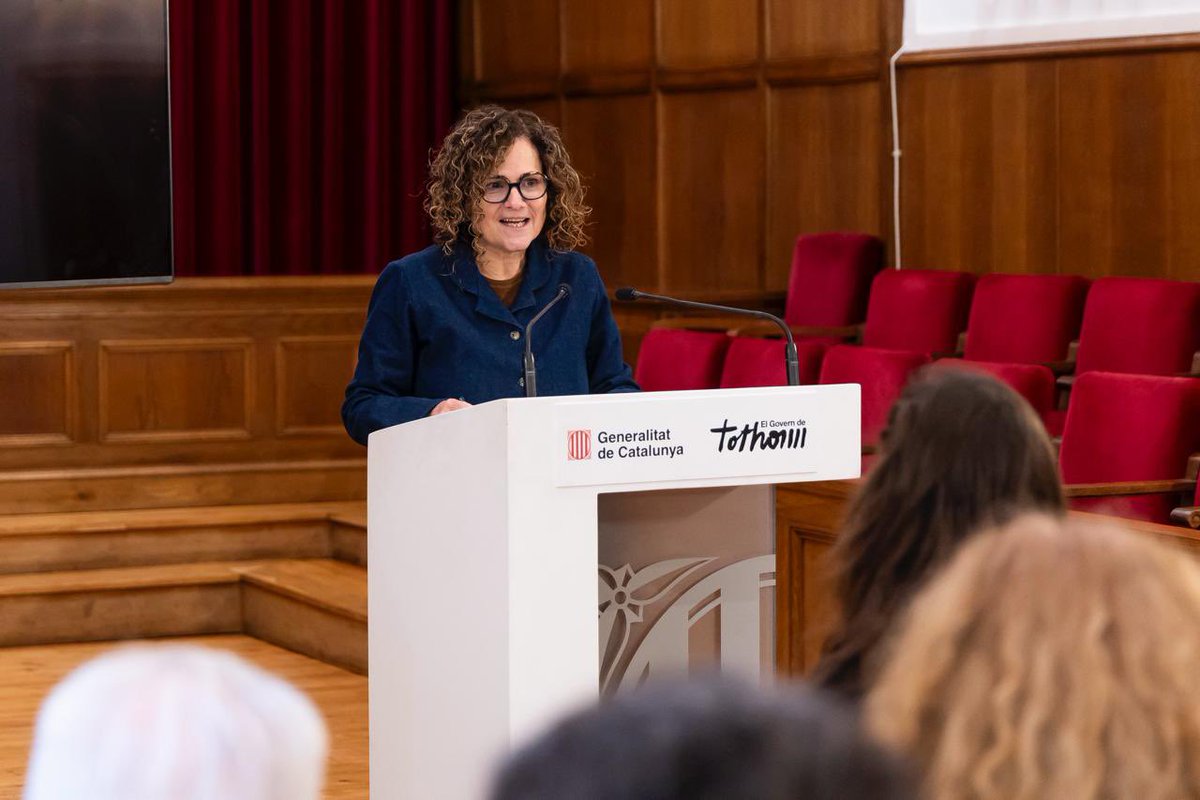 lletres's tweet image. Avui hem presentat en roda de premsa el projecte arquitectònic de Casa de les Lletres que s’ubicarà al Palau Requesens i acollirà les seus de @lletres @EscriptorsAELC @_ACEC @PENCatala @Ibbycat @espaisescrits i @BonesLletres 

Obrirà les portes el 2028

@cultura_cat