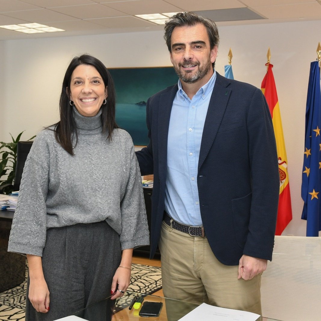 DiegoCalvoPouso's tweet photo. Seguimos coñecendo os proxectos cos que as entidades locais pretenden mellorar os servizos que prestan aos seus veciños e veciñas

Co rexedor de @ConcellodeOrdes e a alcaldesa de @concelloribeira avaliamos tamén posibles liñas de colaboración da @Xunta en distintas actuacións https://t.co/J1U6LXdGoq