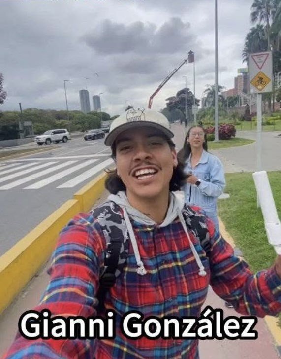 Gianni González y Nakarí Mena Ramos ya se encuentran en libertad. Tras días de incertidumbre, se hace justicia para estos trabajadores de la prensa.
Informar es un derecho fundamental que nunca debe ser criminalizado. ¡Que la palabra y la verdad siempre vuelvan a la calle!
