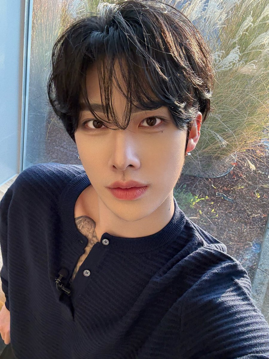 quanruichat's tweet image. 260115 🐱💬 12:05AM 

*📸*
‘you know i miss you a lot, right’