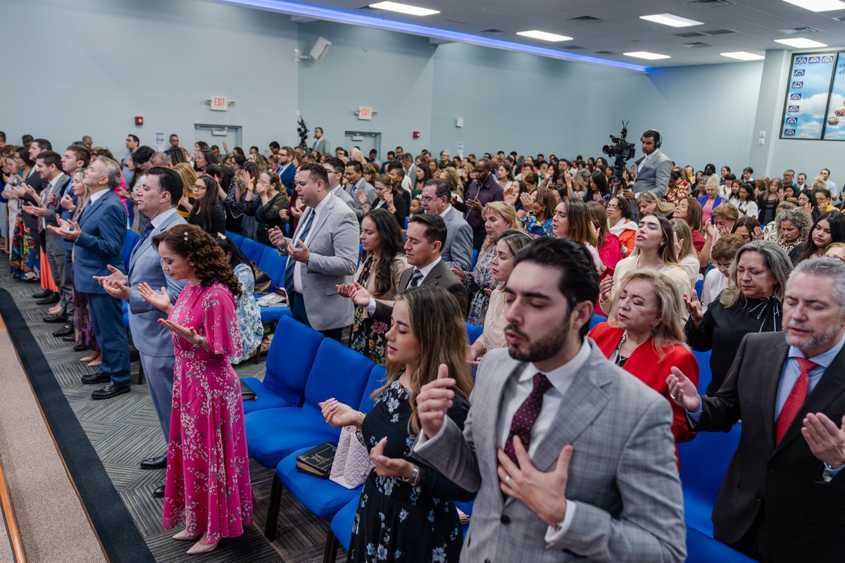 MLPiraquive's tweet photo. Galería de fotos del Estudio Bíblico realizado en West Palm Beach, Florida, Estados Unidos, el 8 de enero de 2026, con la visita de nuestra Hermana María Luisa Piraquive.

¡Gloria a Dios!

@idmjioficial 
Iglesia de Dios Ministerial de Jesucristo Internacional. https://t.co/uvpRODxdWg