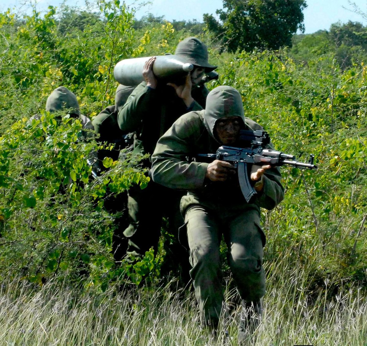 🇨🇺 La preparación para la defensa, según la percepción de 
Fidel, evita la agresión y la previene. Se realiza para
prevenir la guerra y evitarla, con lo que se defendería la paz, ya que el enemigo estará consciente del elevado precio que tendría que pagar por la agresión.