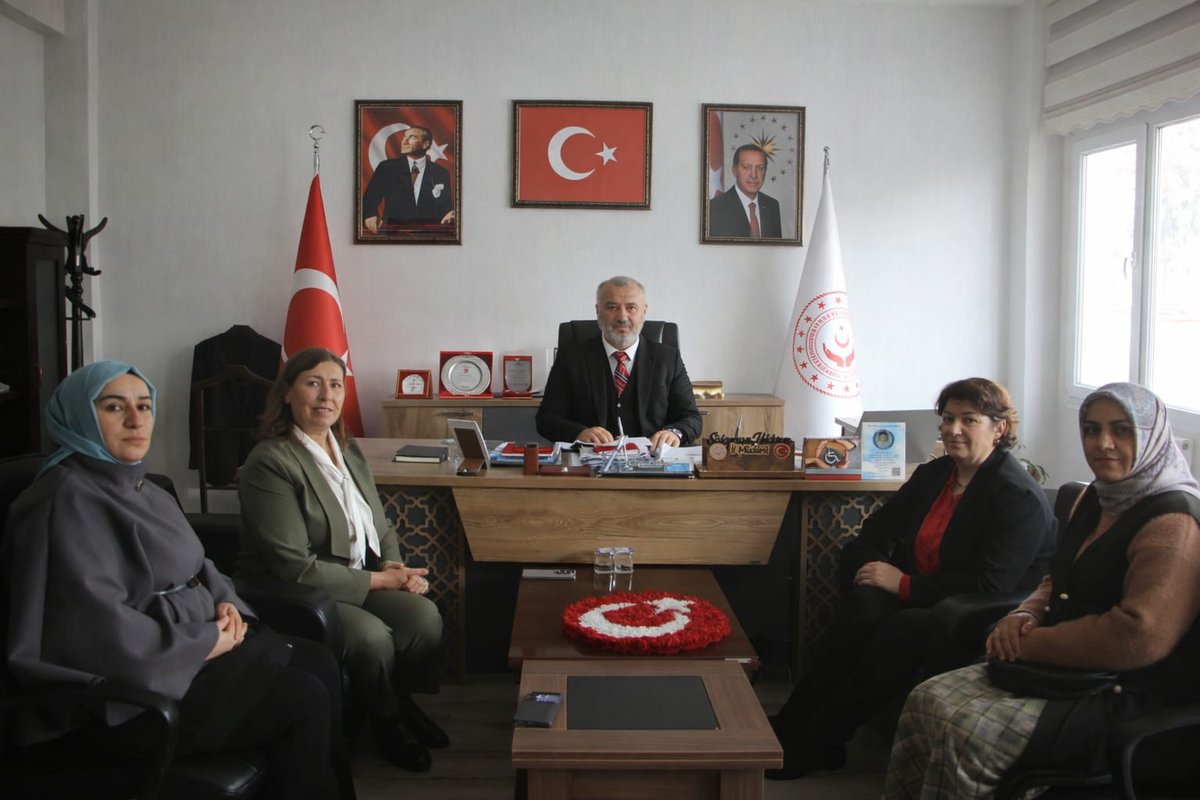 Milliyetçi Hareket Partisi Kaçep İl Başkanlığı olarak;Aile ve Sosyal Hizmetler Müdürümüz Sn.Süleyman Yıldırım'ı ziyaret ettik

Kadın,aile,çocuk ve engelli politikaları üzerine bilgi alışverişinde bulunduk
Müdürümüze ev sahipliği için teşekkür eder,çalışmalarında başarılar dileriz