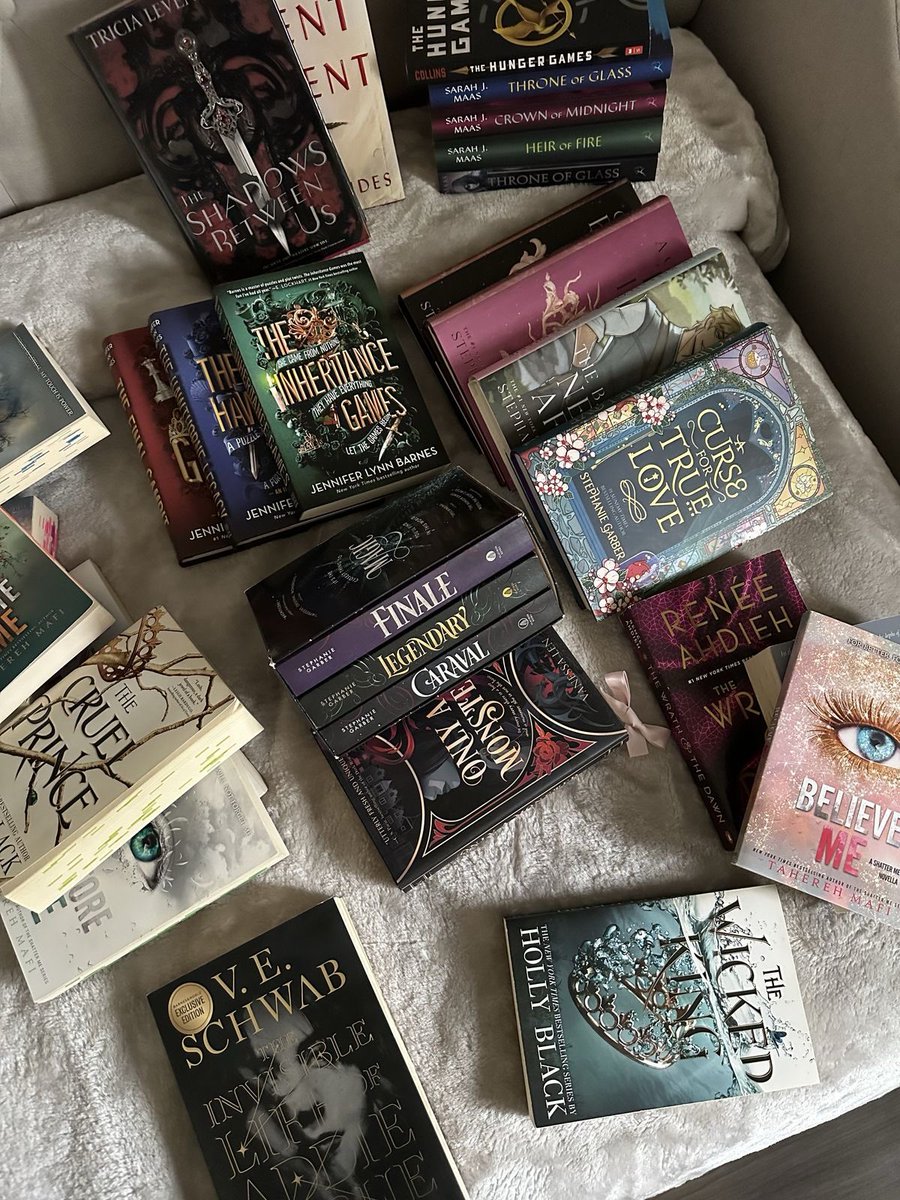 readingmal's tweet image. hi #booktwt i am mal! looking for bookish friends 🫶🏻

🫶🏻 25 
📚 romantasy, fantasy, romance and thrillers.

♡/⟳ to be moots