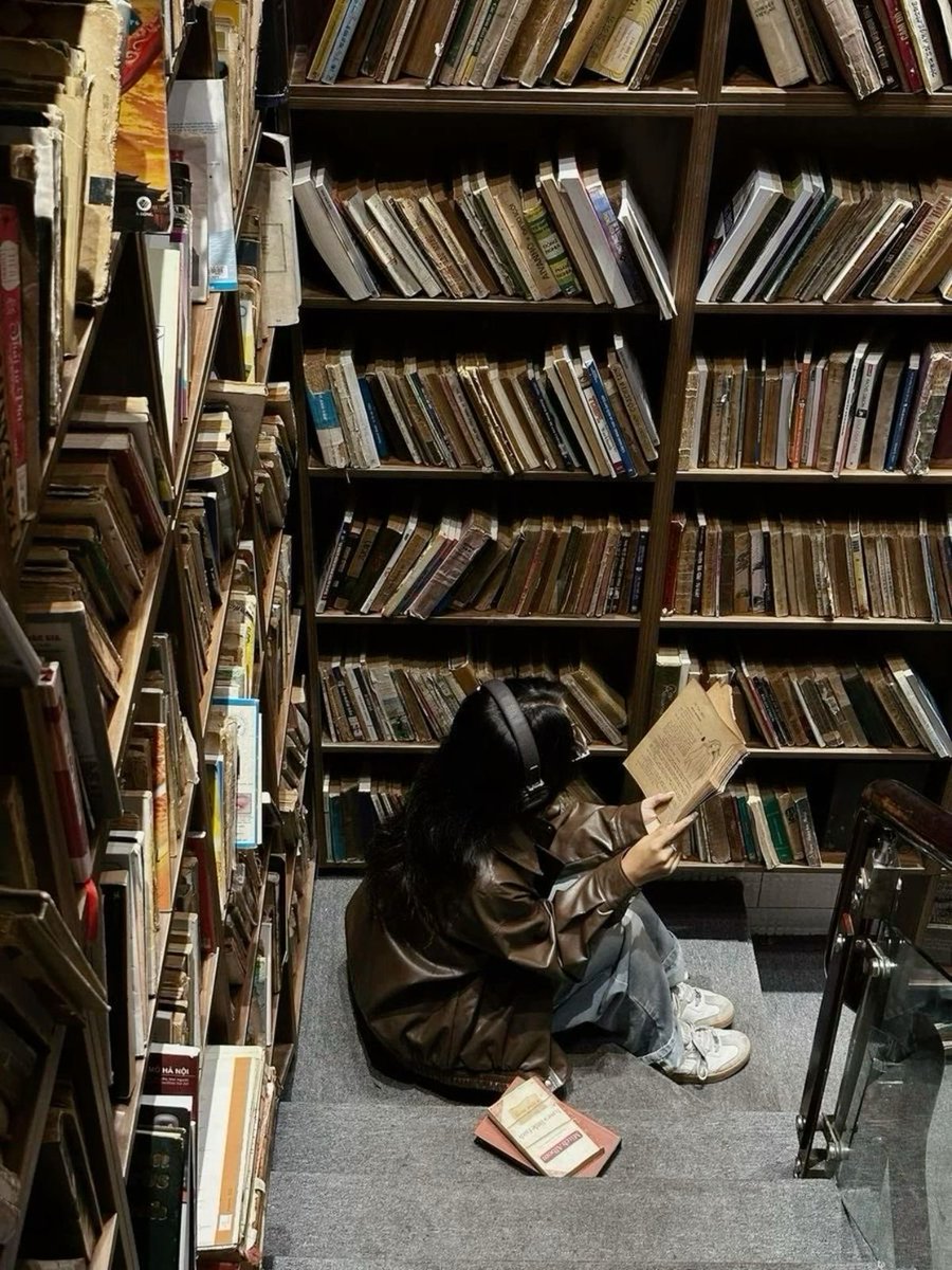 readingmal's tweet image. hi #booktwt i am mal! looking for bookish friends 🫶🏻

🫶🏻 25 
📚 romantasy, fantasy, romance and thrillers.

♡/⟳ to be moots