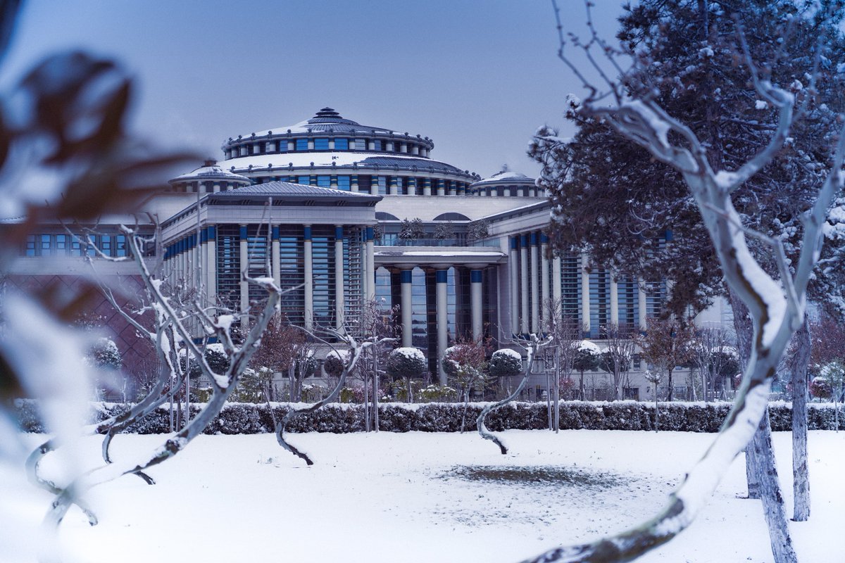 “Bende tarçın sende ıhlamur kokusu
Az mı dolandık Başkentin sokaklarında”
#CemalSüreya