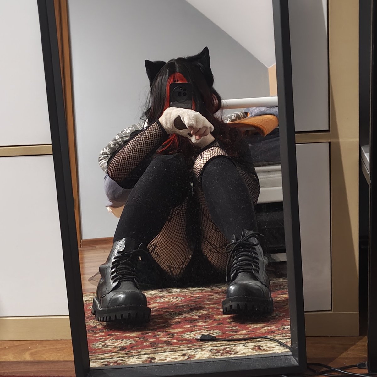 _shmCS's tweet image. Which cutie wants to end up under my boot?