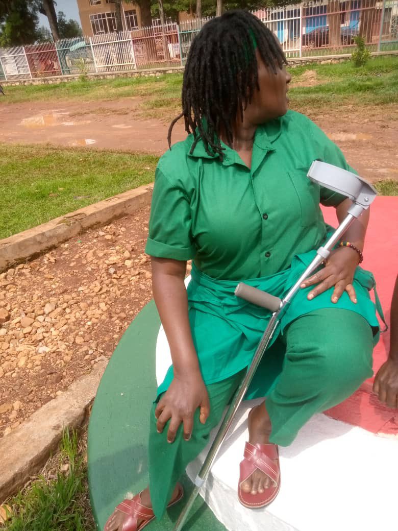 Urgent!!!!#SandraMuhoza ahejeje guciribwa igifungo cimyaka 4 ..yagiriwe nivyaha bibiri :
“
1:Icoguhemukira igihugu n'ugusumira  urusaku abanyamahanga 
2:Icugutukana amajambo y'akankanzi gafatiye kubwoko.
Ahanishijwe umunyororo w'impaga w'imyaka (4) n'ihadabu ry'amafranga ibihumbi