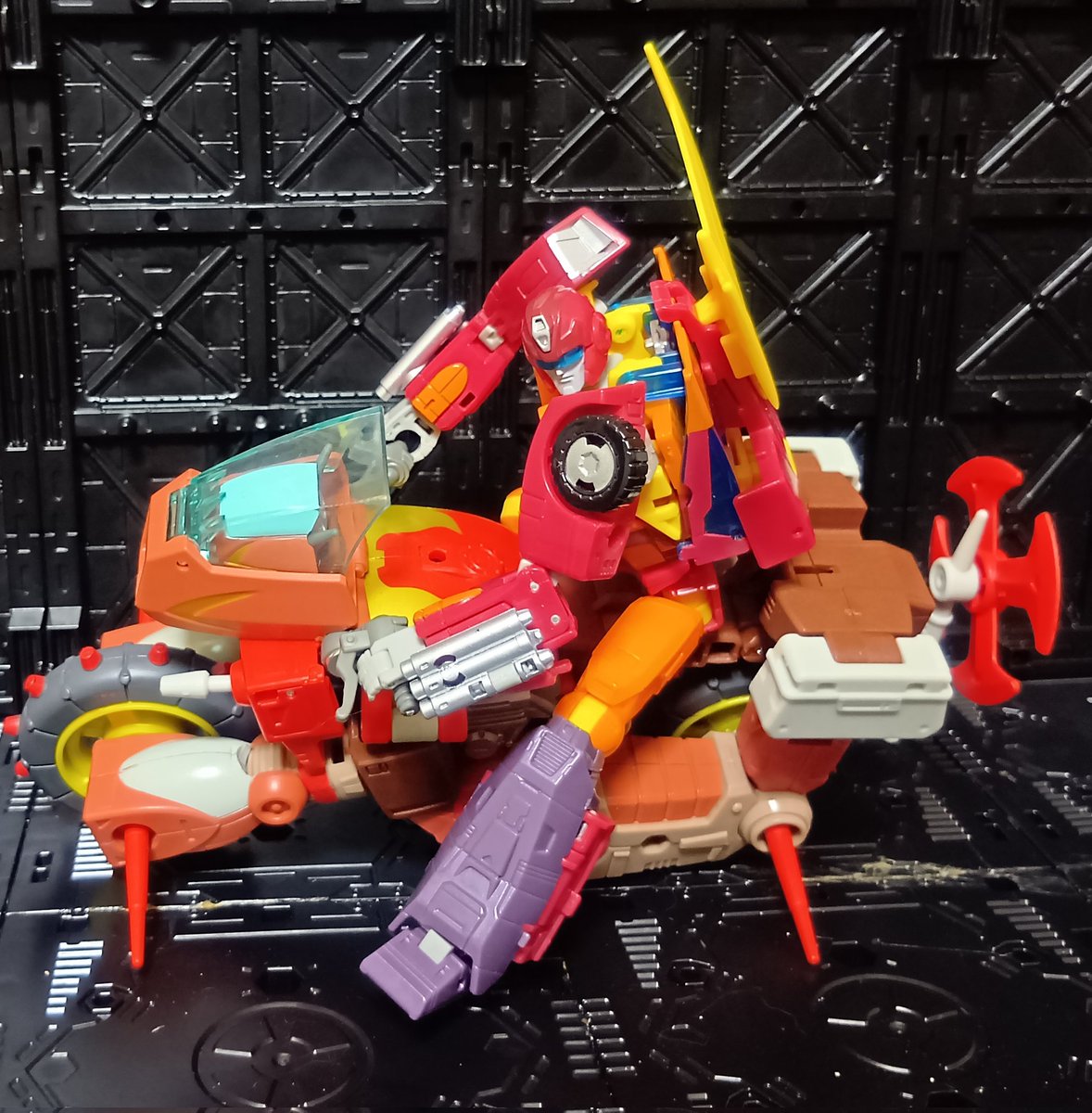 Sousi33869665's tweet photo. レックガーにホットロッド乗せるとイカれ暴走族レベル高くて良すぎる…　＃トランスフォーマー https://t.co/0fV89BAZ0U
