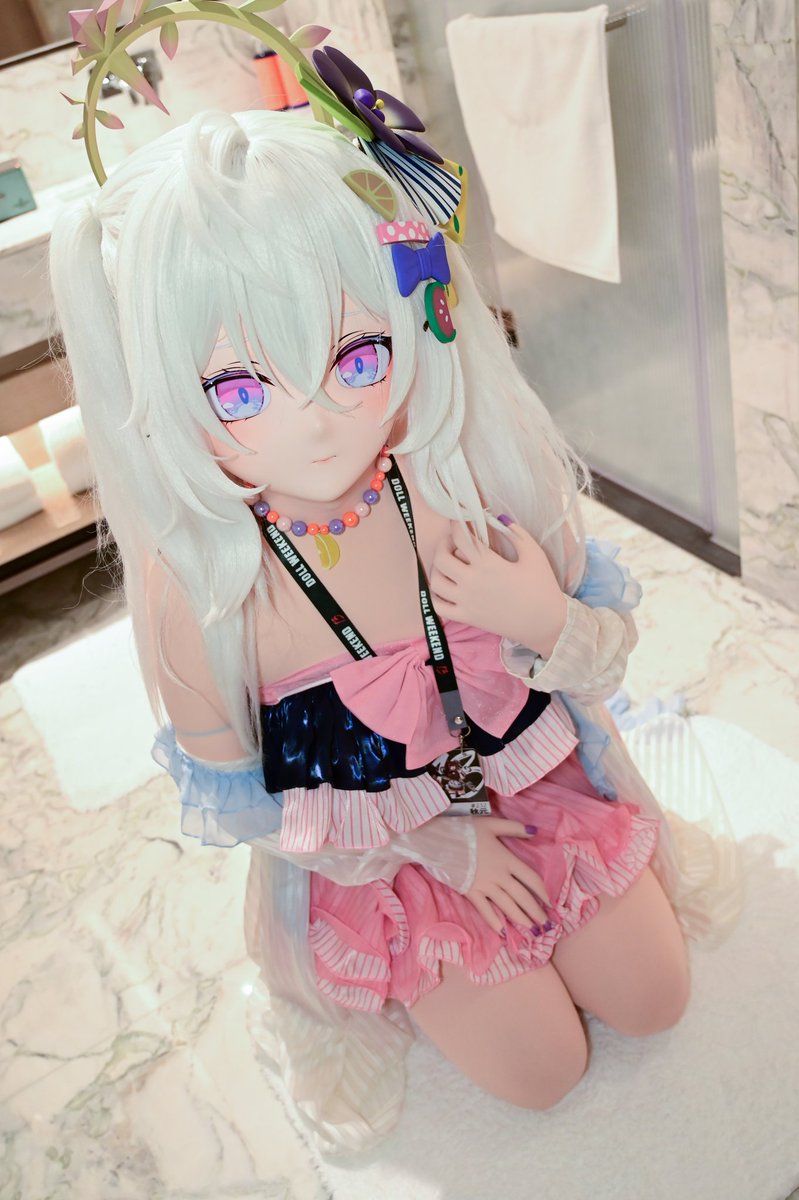 去游泳前在更衣室被sensei要求拍两张，原因是太可爱了？
#kigurumi #BlueArchive