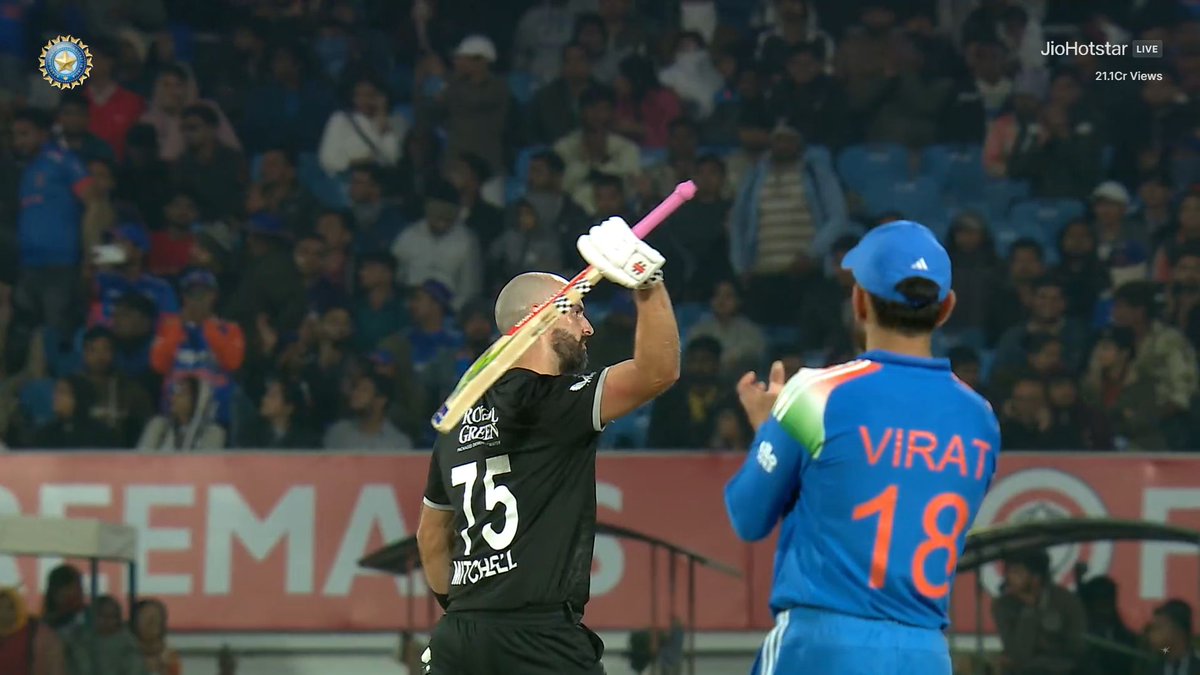 Virat Kohli appreciating the Hundred for Daryl Mitchell ❤️