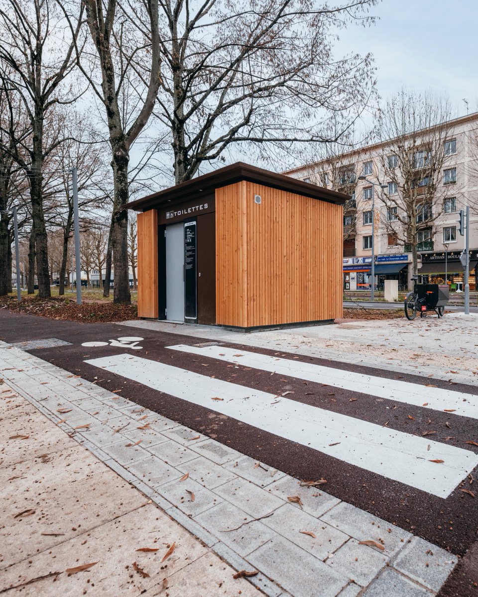 🔵[Le Cours Clemenceau et la rue Saint-Sever se transforment]
La métamorphose du quartier Saint-Sever à Ville de Rouen, engagée d’abord au cœur du quartier et de sa zone piétonne, s’étend.

1/6⬇️