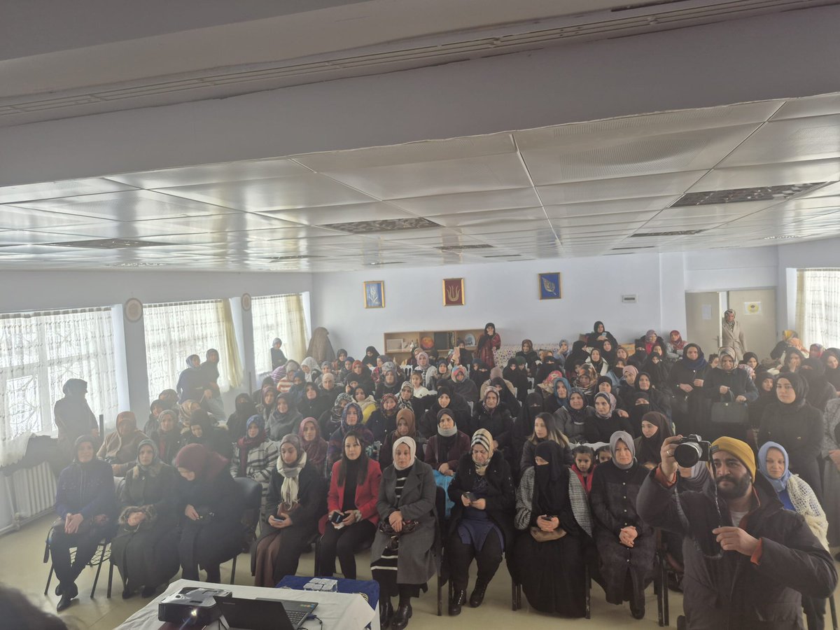 Genel Merkez Kadın Kolları Başkanımız Sn. <a href="/tugbaisikercan/">Tuğba IŞIK ERCAN</a> öncülüğünde, Kadın Kolları Sağlık Politikaları Başkanlığımız koordinesinde Yeşilay , Emniyet Müdürlüğü Narkotik ve il Sağlık Müdürlüğü tarafından Bağımlılıkla Mücadele seminerimiz yüksek ilgi ile karşılandı.