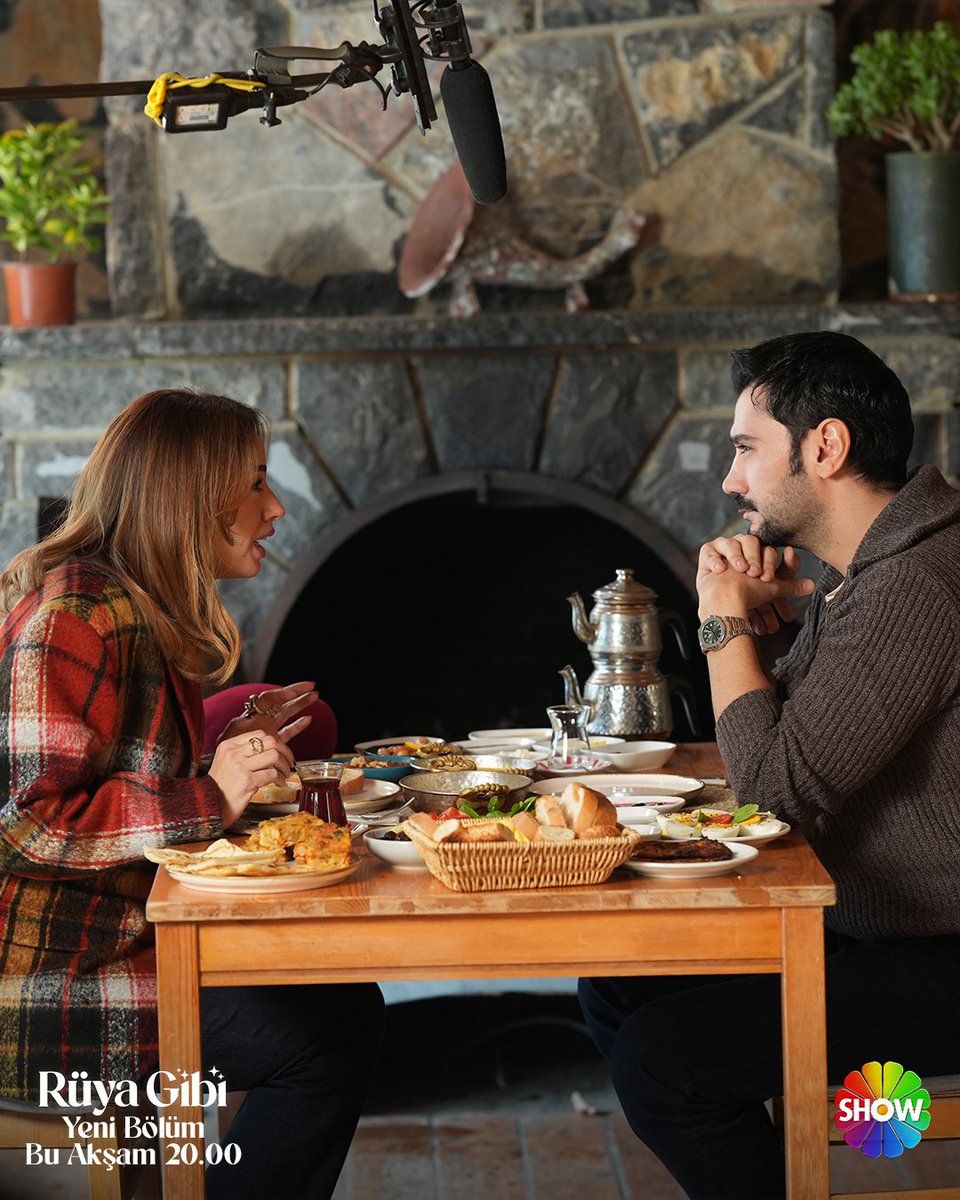 voidriss's tweet image. onlardan hemen ayrilmak istemiyorum 

RüyaGibi GünDeğişikliği