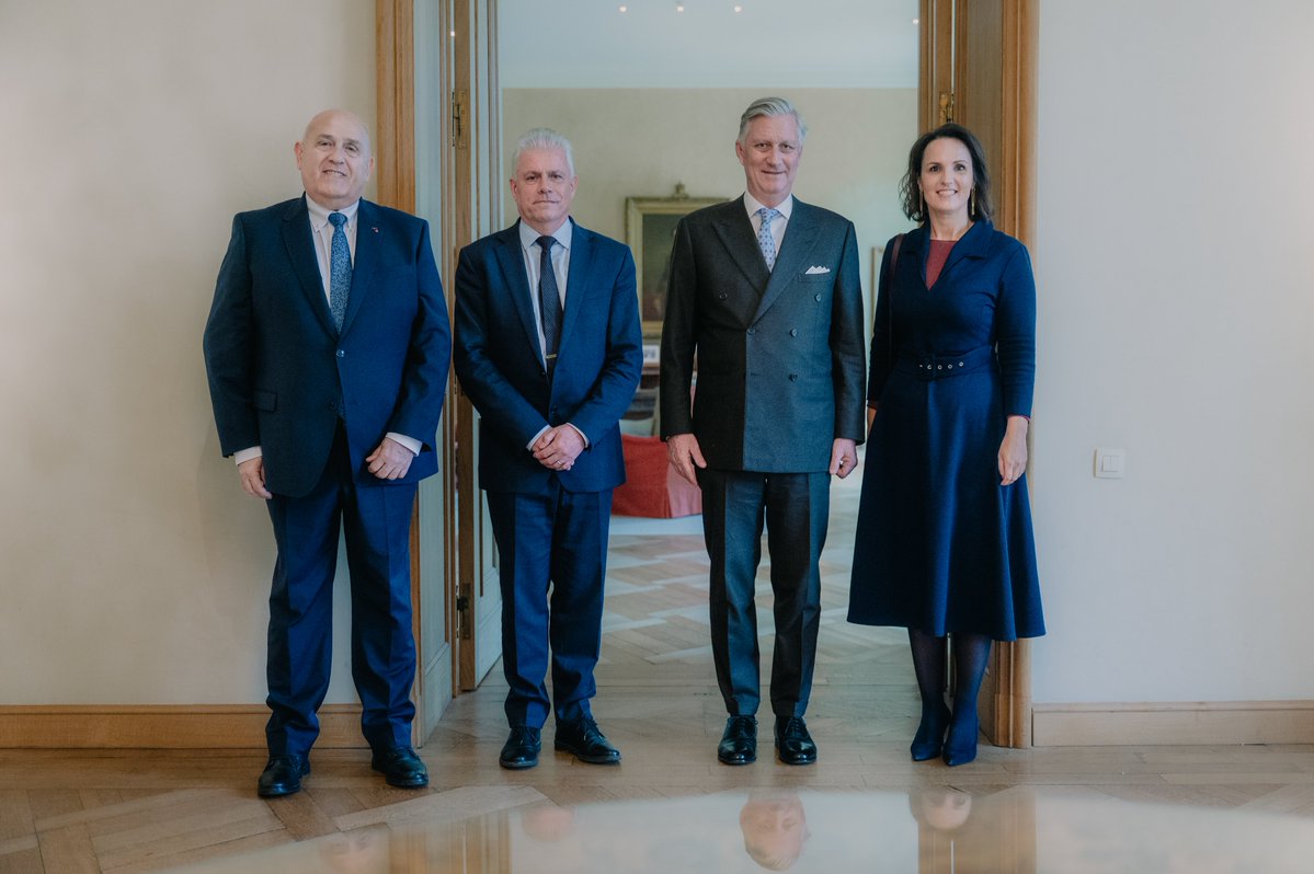 MonarchieBe's tweet image. Le Roi reçoit M. Daniel Van den Bossche, Mme Charlotte Verhaeghe et M. Marc Bertrand, trois membres du Bureau du Conseil supérieur de la Justice, en audience au Palais royal, à l'occasion du 25e anniversaire de l’institution.