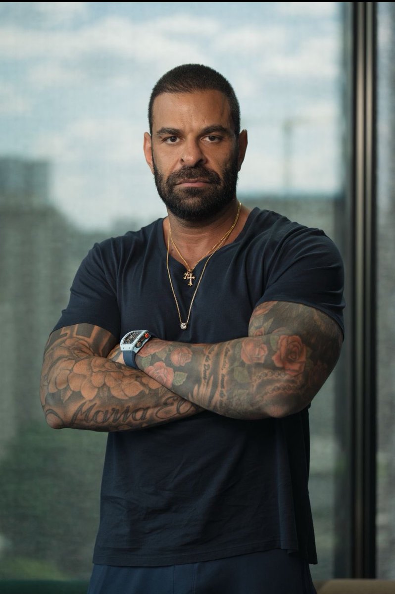 Este aqui é o cunhado do Dono do Banco Master, preso hoje pela Polícia Federal. Ele é PASTOR DA IGREJA LAGOINHA. Deus, pátria e família!