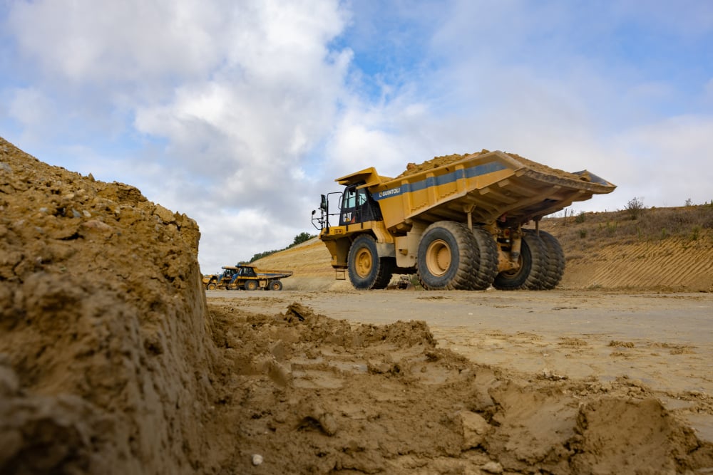 Cesarmand's tweet photo. ✒️Le préfet Michel #Cadot, mandaté par le haut-commissaire @StrategiePlan, Clément @CBeaune, vient de lui remettre un rapport intitulé « Grands projets d’#infrastructures : prioriser, simplifier, réussir ? ». 

https://t.co/66vaVIwgdw @LaTribune https://t.co/Cem5VOhPk2