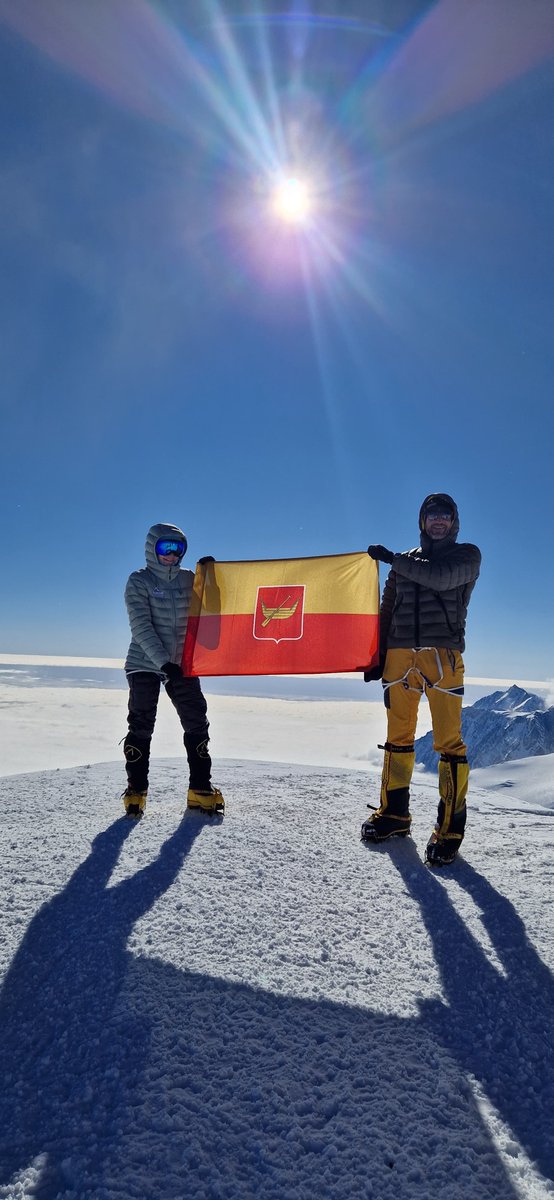 El 6 de enero de 2026, Magdalena Gąbka y Marcin Górecki conquistaron el #MountVinson, el punto más alto de la #Antártida
En su camino de regreso a 🇵🇱, se reunieron con la Jefa de Misión Diplomática de 🇵🇱 en 🇨🇱, Milena Łukasiewicz, para compartir los detalles de esta travesía.