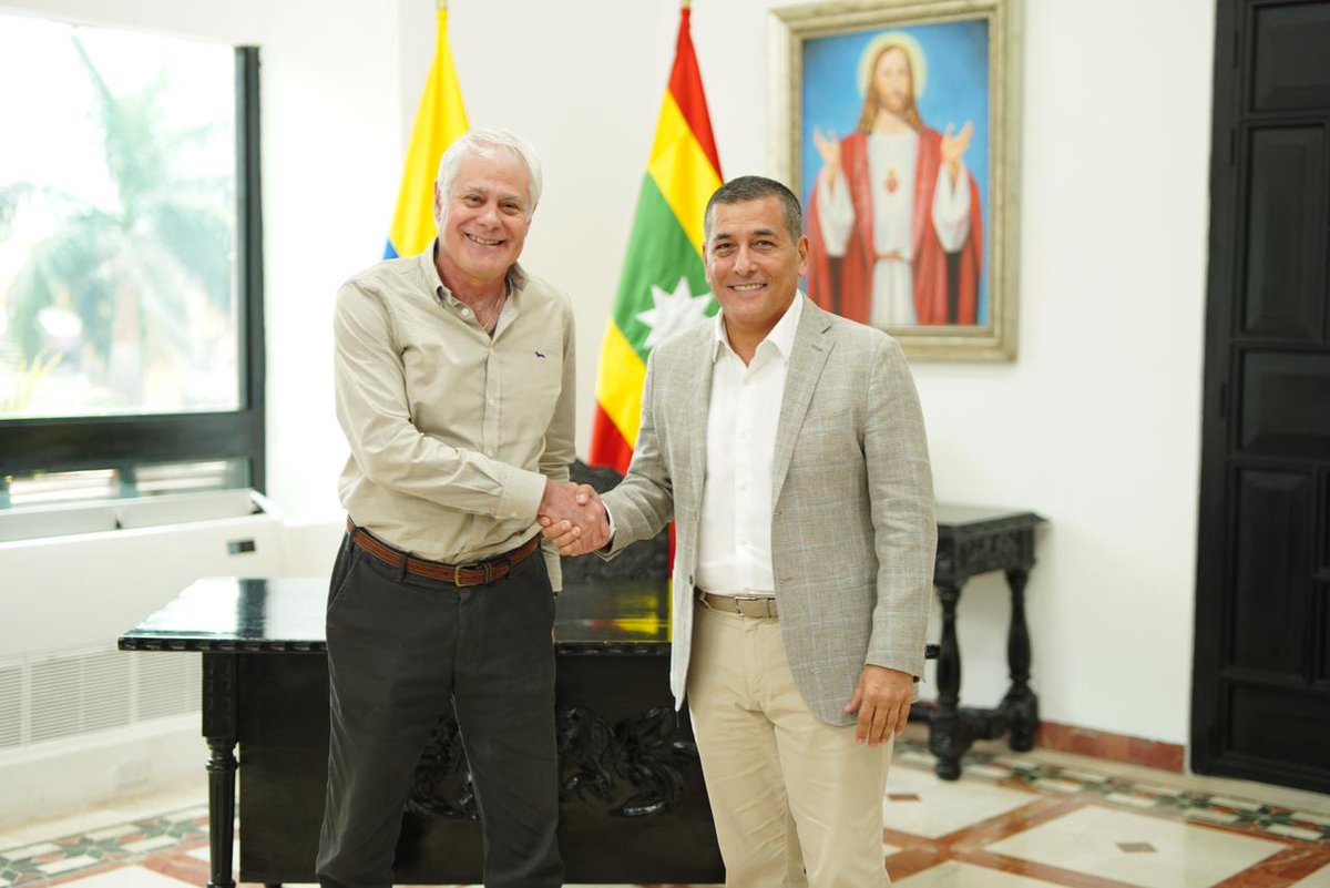 dumek_turbay's tweet photo. Este martes nos reunimos con el señor embajador de @italyincolombia, Giancarlo María Curcio, con el fin de revisar los avances y ratificar los acuerdos de cooperación enfocados en la conservación del cordón de muralla y la conexión de cuatro zonas del #CentroHistorico mediante recorridos peatonales y puentes patrimoniales elevados. 

Este proyecto, de casi 3 millones de euros, es la mayor donación que un gobierno extranjero ha hecho a #Cartagena en materia de preservación del patrimonio, fomento del turismo y formación educativa, pues también trae consigo un fuerte componente social y de formación. 

Los pasos a seguir son el levantamiento arquitectónico, la realización del anteproyecto; presentar diseños definitivos, especificaciones técnicas y realizar los trámites ante el @mincultura.  

Agradecemos al Gobierno de Italia su interés por el desarrollo de nuestra ciudad, y el ánimo de continuar fortaleciendo los lazos de cooperación 🫱🏻‍🫲🏼