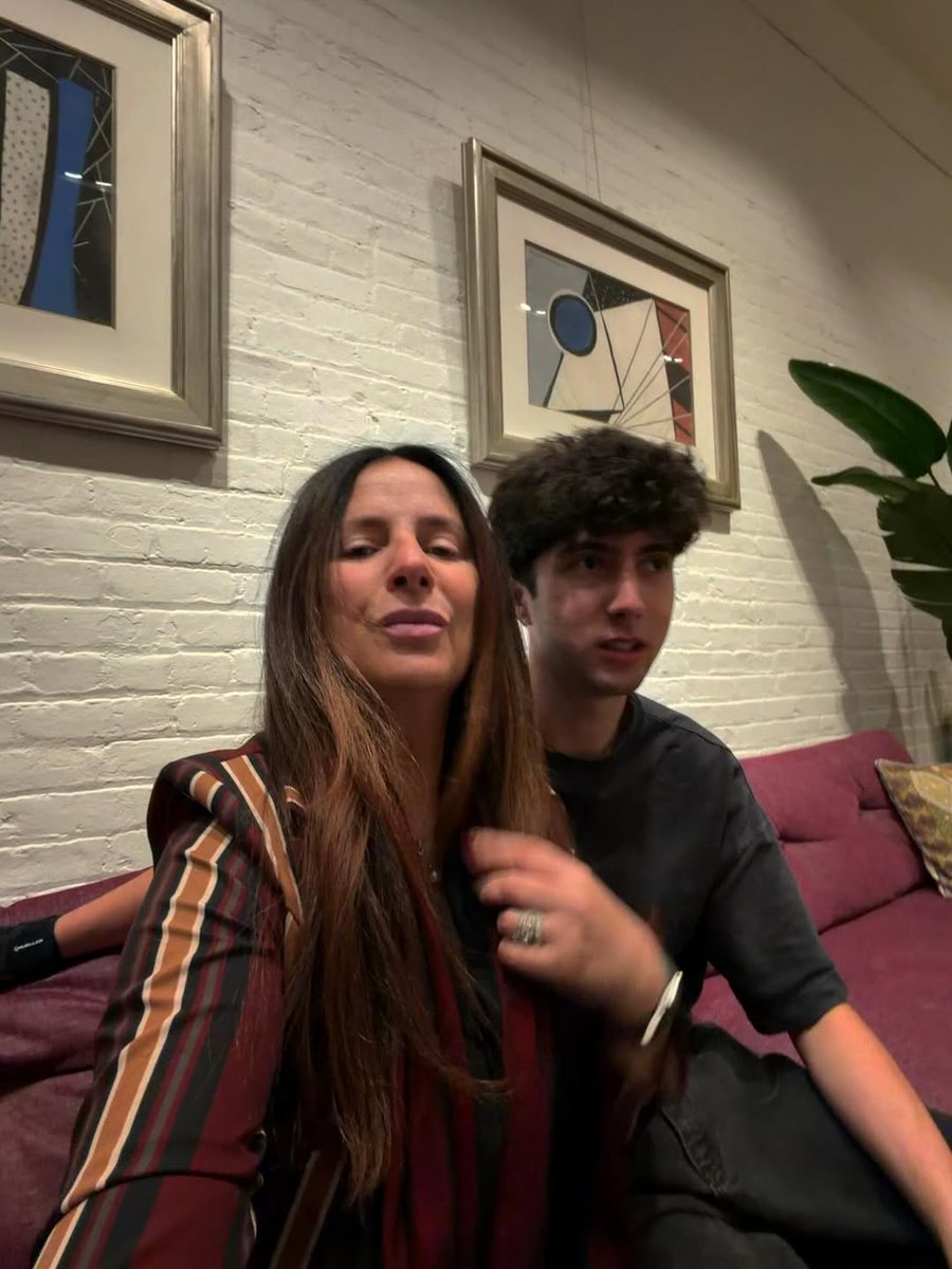 WhaleHunter613's tweet photo. Back in December   #party in friends house #tribecanyc https://t.co/dT6VCniotW