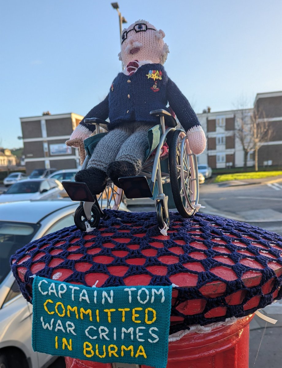 TreborRhurbarb's tweet image. Wow these knitted postbox toppers are getting wild