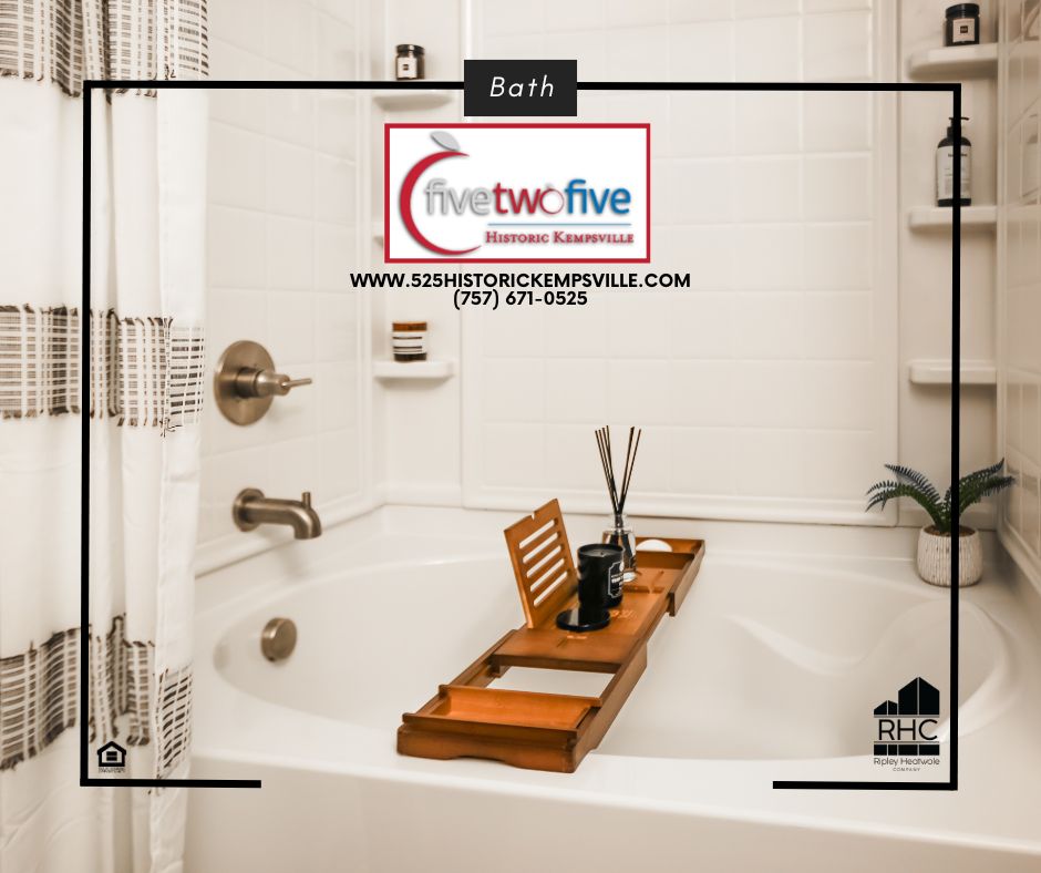 525vb's tweet image. Spa Vibes at Home Is there anything better after a long day than a soak in a deep garden tub? Our bathrooms at 525 Historic Kempsville are designed to be your personal spa retreat. High-end finishes and sparkling surfaces make it easy to leave the stress of the day at the door.