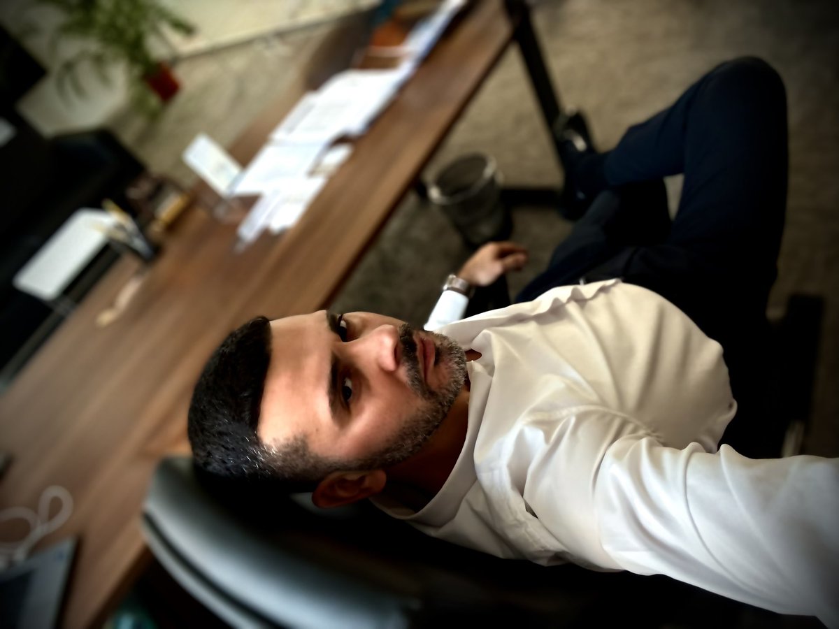 -Ozan, ne diyordu “topal nihal atsız” şarkısında bayım?
-anavatan boğulurken kıpkızıl kanda
yalnız gönül verdiniz siz zevke, cazbanda
…

iyi akşamlar.