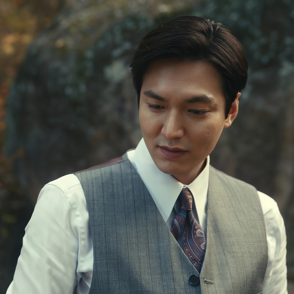 Reading the description of Hansu in #Pachinko the book…it’s even clearer now: #LeeMinHo was THE perfect ONLY choice for this role! 
No matter how much I try it’s impossible to imagine any other Korean actor bringing Hansu to life! 
Minho’s manly beauty and power fits perfectly!