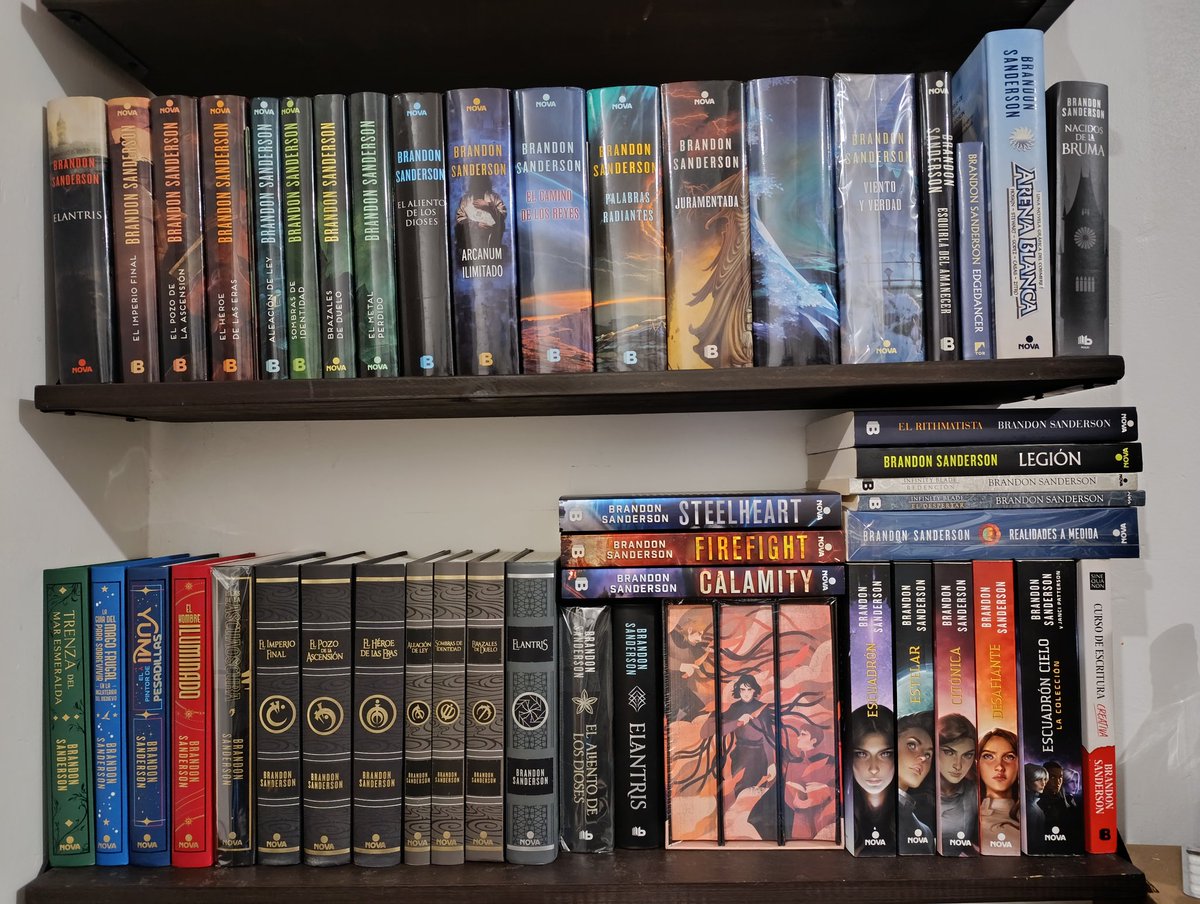 KoZaLaDa's tweet image. Alguien que le diga a Brandon Sanderson que le pare un poquito, que ya no tengo espacio en las repisas.

#InSandersonWeTrust