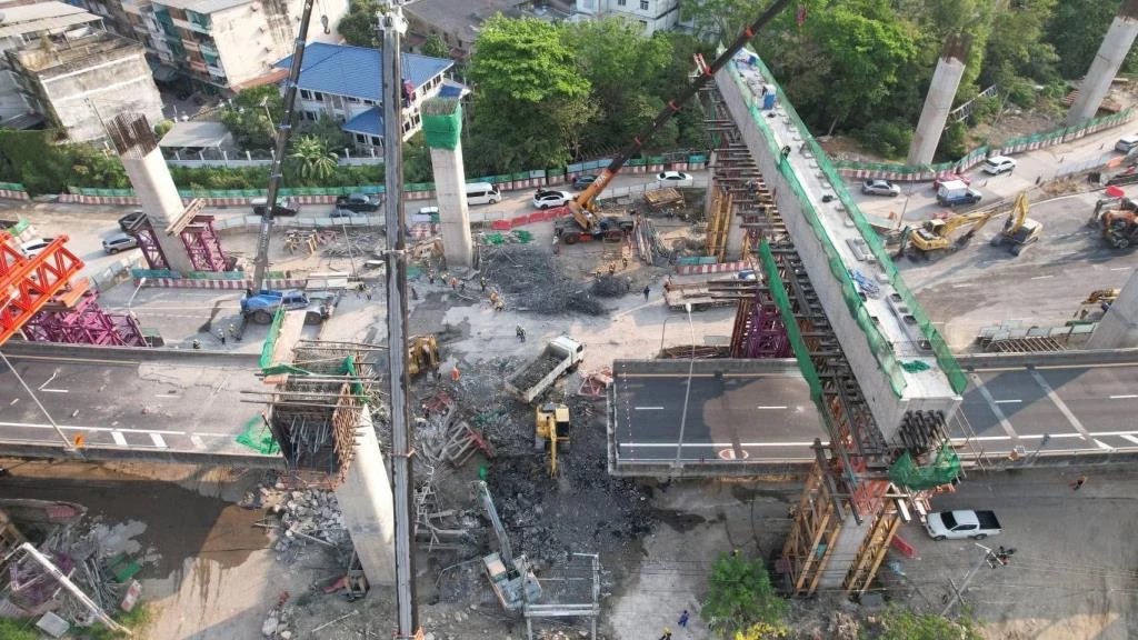 ประวัติอุบัติเหตุอิตาเลียนไทย (ITD)

📌 28 มี.ค. 2568 – ตึกสตง.ในกรุงเทพถล่มหลังแผ่นดินไหว ซึ่ง ITD ทำงานร่วมกับ China Railway No.10 (กิจการร่วมค้า) มีผู้เสียชีวิตอย่างน้อย 92 คน

📌 15 มี.ค. 2568 – คานสะพานถล่ม ในไซต์งานก่อสร้างโครงการทางด่วนพระราม 3 - ดาวคะนอง