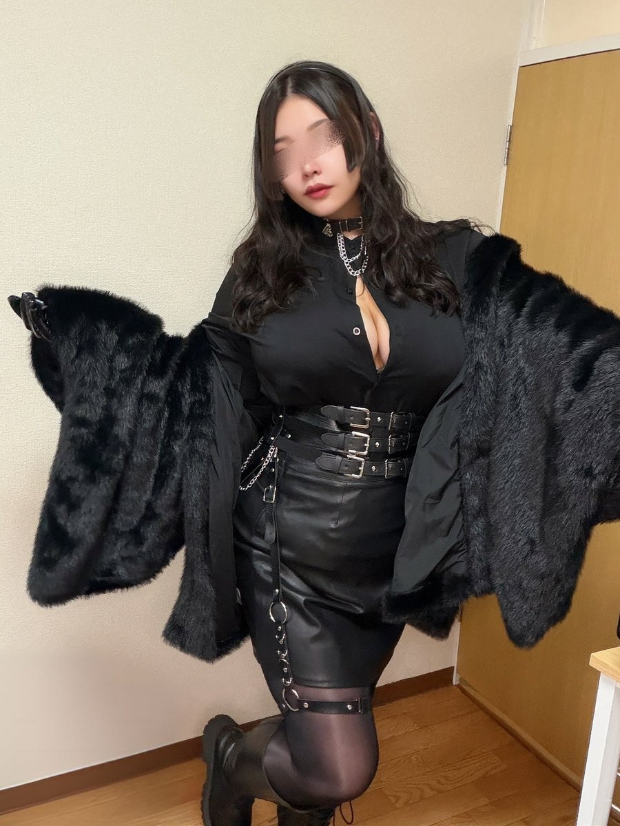 nightrolling_'s tweet photo. レザー×ハーネス×モフで衣装組んだ https://t.co/YyFPdoMiB9