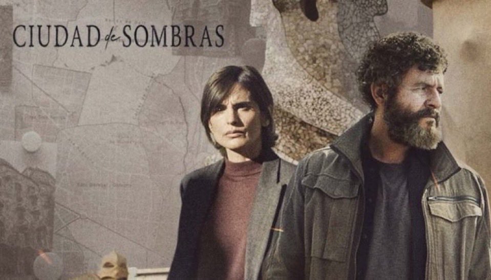 El recomendado de verano: 
Ciudad de sombras
Policial donde la ciudad y transformación urbana de BCN es protagonista. Una crítica directa a la progresiva pérdida de identidad y al capitalismo que convierte a las urbes en atracciones.