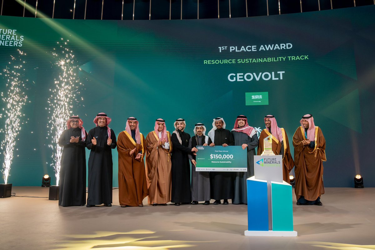 سعدتُ اليوم، برفقة معالي وزير #الصناعة_والثروة_المعدنية <a href="/BAlkhorayef/">بندر إبراهيم الخريف Bandar Alkhorayef</a> ومعالي وزير الدولة للشؤون الخارجية عضو مجلس الوزراء والمبعوث لشؤون المناخ <a href="/AdelAljubeir/">Adel Aljubeir                       عادل الجبير</a> والزملاء شركاء النجاح في <a href="/NIDLP_2030/">برنامج تطوير الصناعة الوطنية والخدمات اللوجستية</a> و<a href="/MaadenKSA/">Maaden | معادن</a>، بتكريم نخبة من المبتكرين الفائزين في المنافسة العالمية للابتكار في