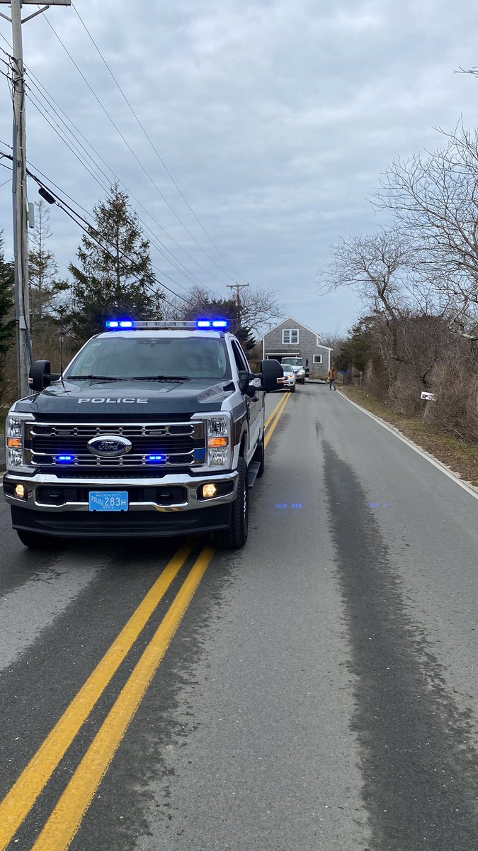 🚨House Move Underway🚨
Traveling Hussey Farm Rd➡️ Hummock Pond Rd ➡️ Vesper Ln➡️ Surfside Rd➡️ Boulevarde➡️ Okorwaw Ave➡️ Skyline Dr. #Nantucket
