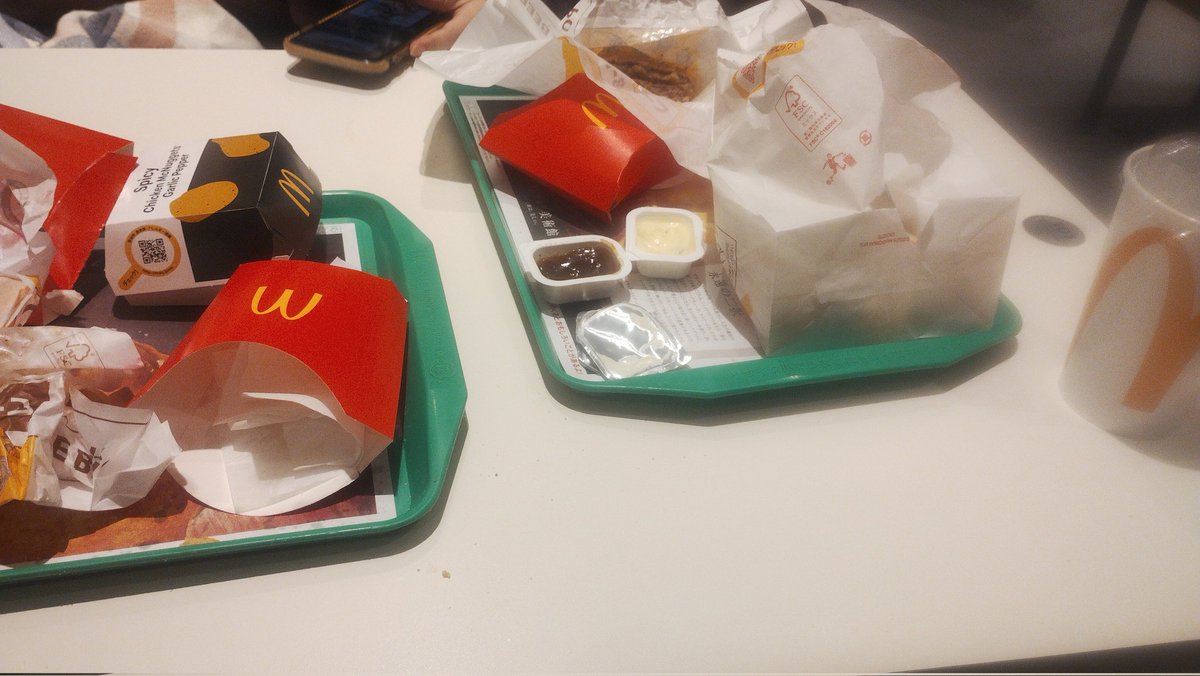 バイト終わりにユラさんとマック（（食）事後）