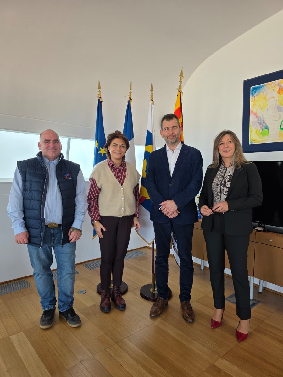 Un grand merci à <a href="/FredericBouix/">Frédéric Bouix</a>, président de la <a href="/FFEquitation/">Fédération Française d'Équitation</a>, pour sa venue aujourd'hui à l'Hôtel du Département.

L’équitation fait partie des pratiques sportives nature très prisées.
Un travail va s'engager pour le développement de l'activité équestre sur notre territoire. 🐎