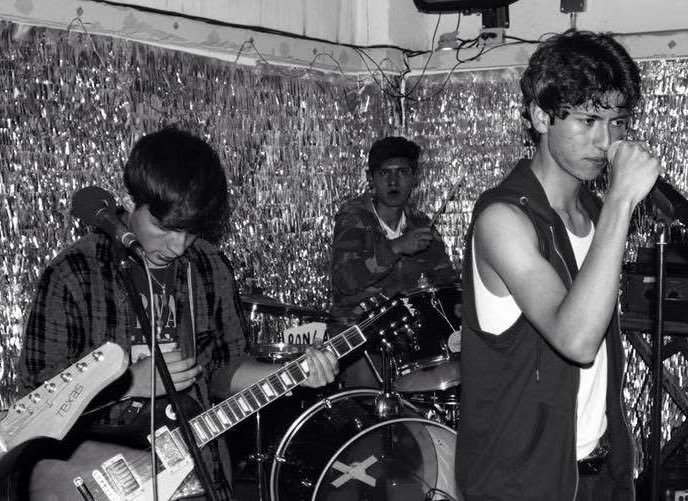 djosloo's tweet image. mi primera banda, tocando en espacio KB cuando hacía mero indie, guitarras con mucho delay y fan de Foals, Bloc Party, Telebit jajs

hermoso recuerdo