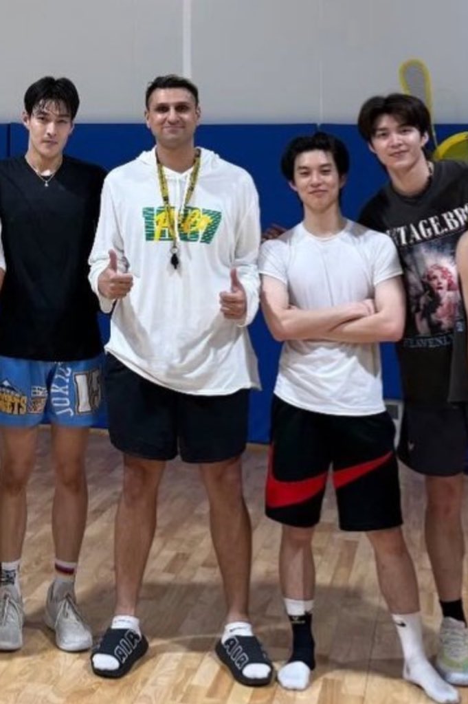 AU SIAPA KEMARIN ADA ASTON SEBAGAI ANAK TINGMEEN ? 
Nohh sekalian sama grandpa nyaa 😭😭😭😭😭😭