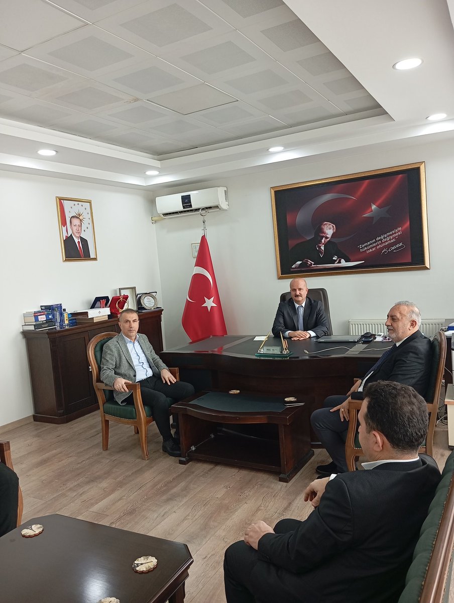 Yönetim kurulu üyelerimiz ile birlikte İl Defterdarımız Sayın Mehmet AKKAYA' yı makamında ziyaret ettik.
 
Misafirperverliklerinden dolayı kendilerine teşekkür ederiz. 
#mussmmodası
#turmob